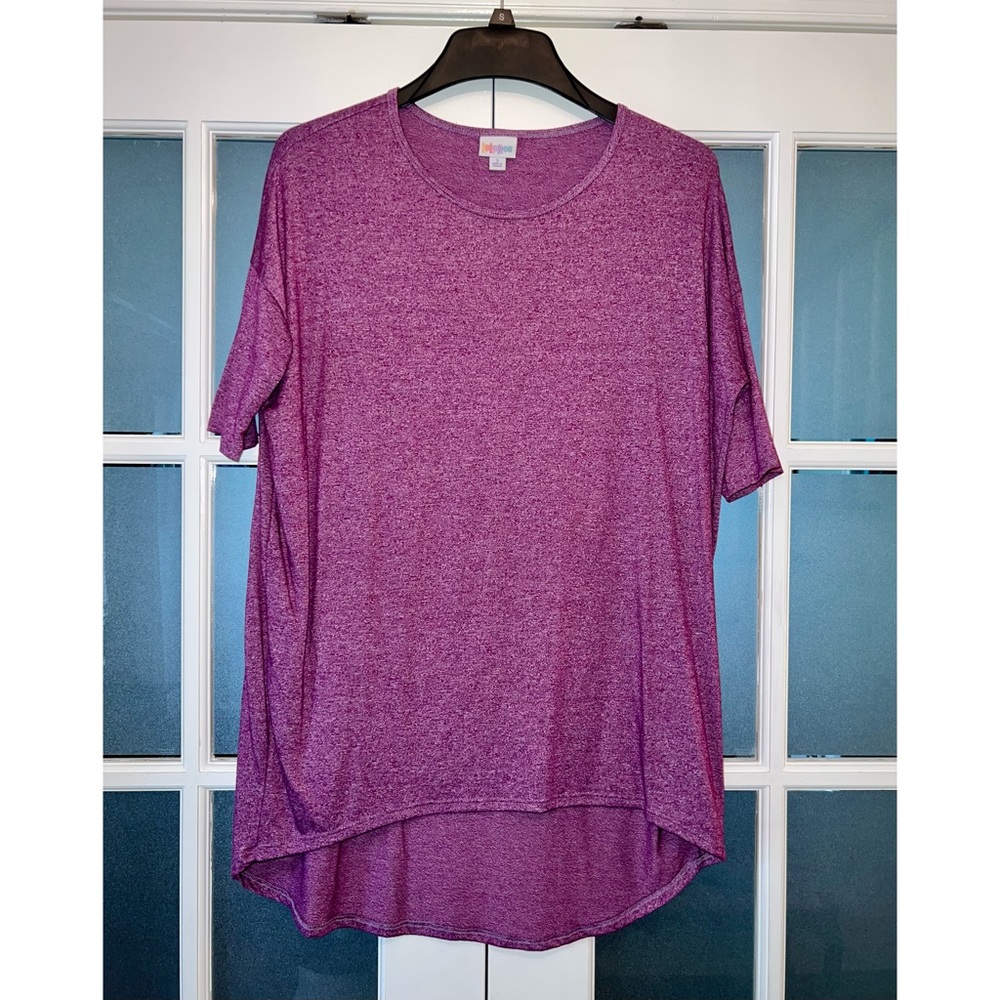 ✨EUC✨ LULAROE SHORT SLEEVE “IRMA” HI-LO SHIRT 💜🦄